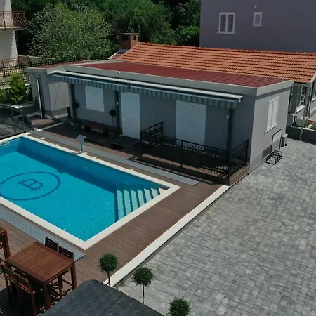 Tandara Apartment